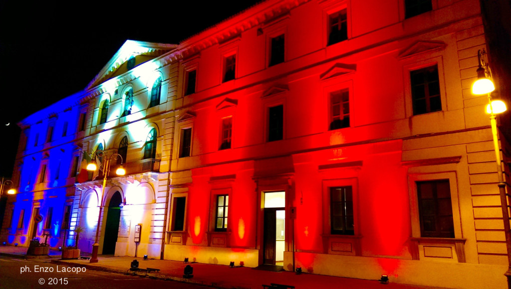 Locri Palazzo di Città con i colori della bandiera francese.