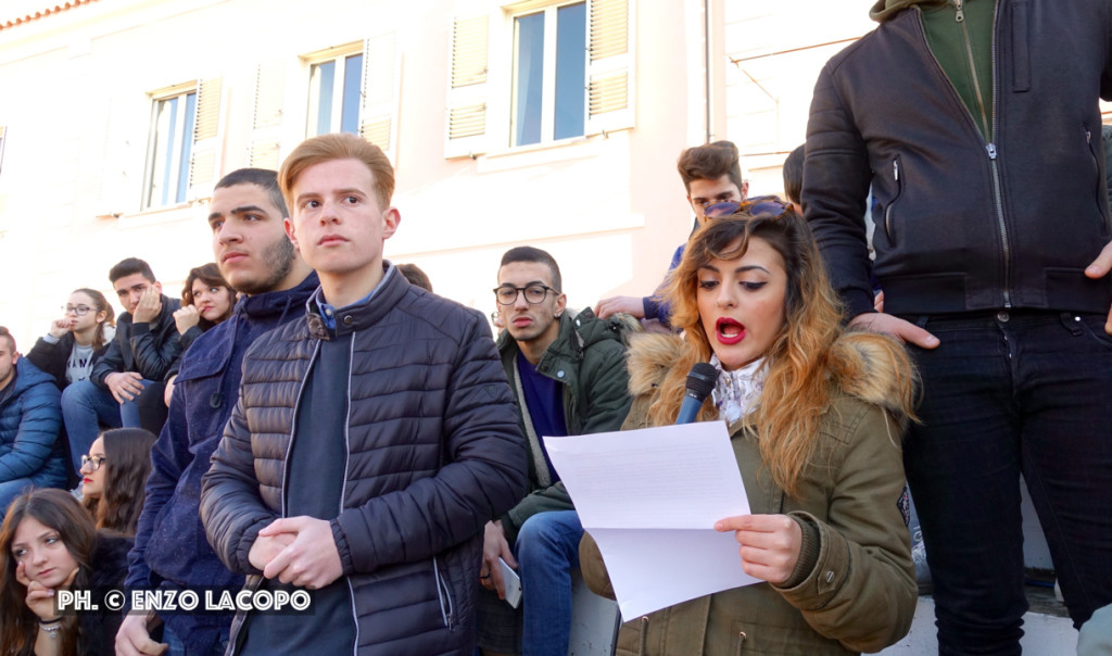 Locri manifestazione studenti