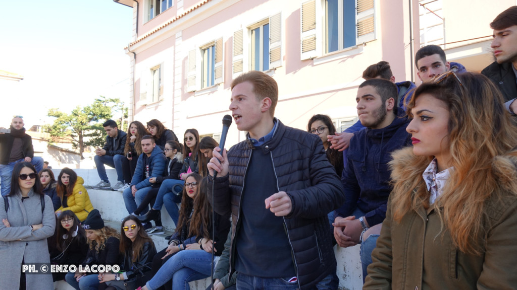 Locri manifestazione studenti