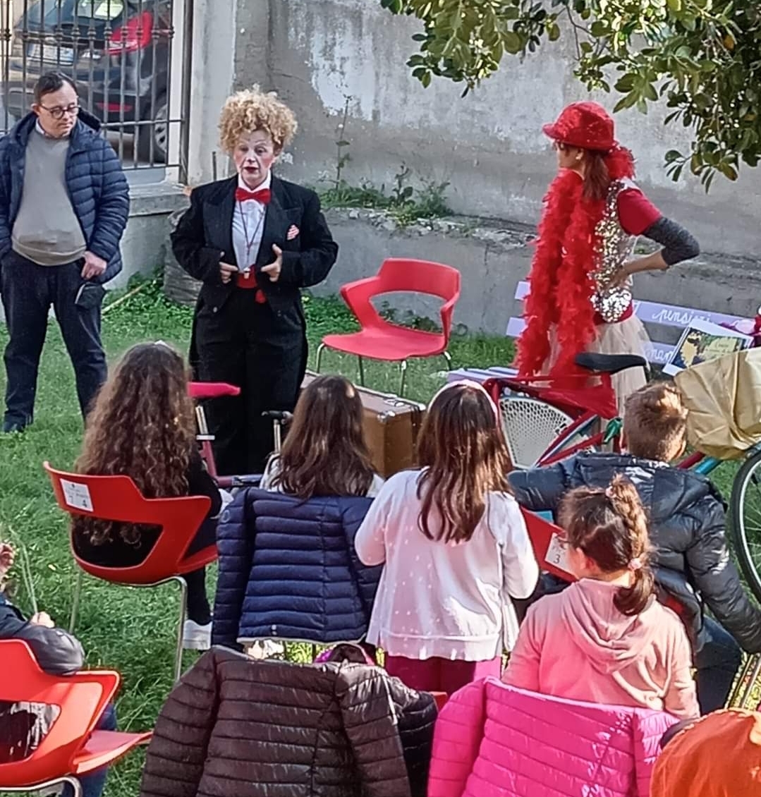 A Locri al Liceo Mazzini Gemma Messori emoziona con “NENITA” e alla  Fondazione le fiabe raccontano la vita - Lente Locale